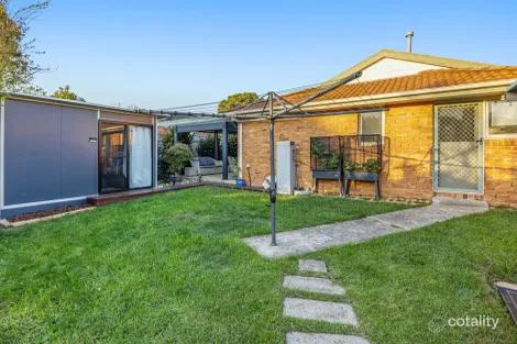 Property photo of 16 Adelaide Close Berwick VIC 3806