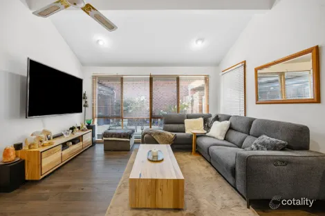 Property photo of 16 Adelaide Close Berwick VIC 3806