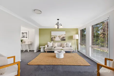 Property photo of 12 Scribbly Gum Crescent Erina NSW 2250