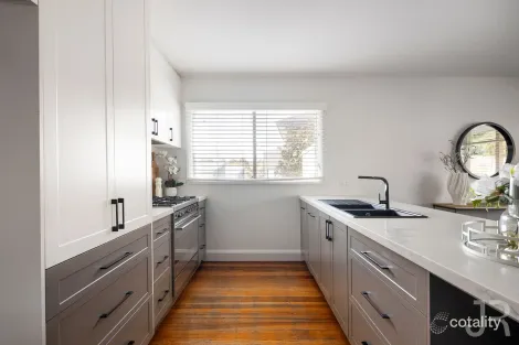 Property photo of 1/22 Harkaway Road Berwick VIC 3806