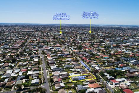 Property photo of 21 Pennell Avenue St Albans VIC 3021