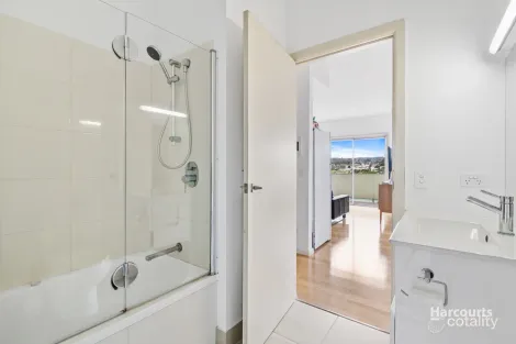 Property photo of 15/3 Clarence Street Bellerive TAS 7018