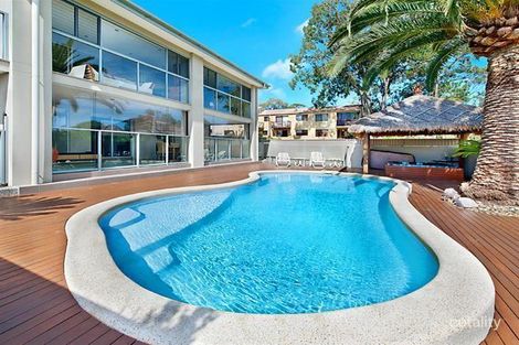 Property photo of 92 Bamboo Avenue Benowa QLD 4217
