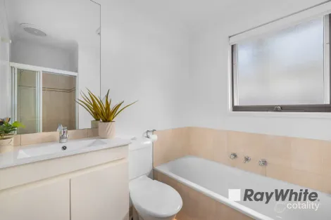 Property photo of 2 Bryson Court Endeavour Hills VIC 3802