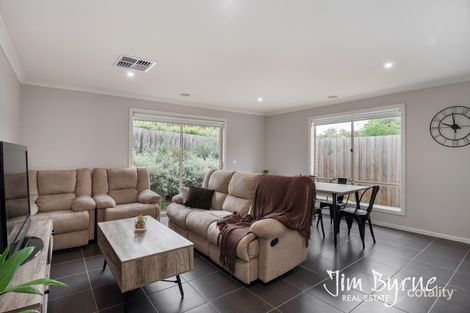 Property photo of 35 Thwaites Road Pakenham VIC 3810