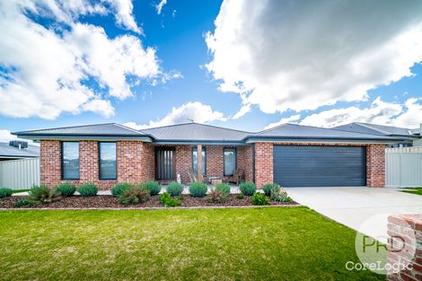 Property photo of 10 Ross Parkway Gobbagombalin NSW 2650