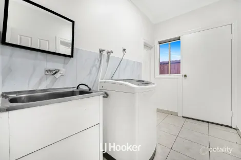 Property photo of 3 Executive Mews Hampton Park VIC 3976