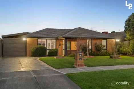 Property photo of 14 Willunga Court Berwick VIC 3806