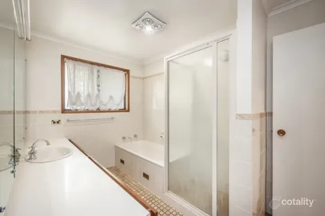 Property photo of 572 Iluka Crescent Lavington NSW 2641