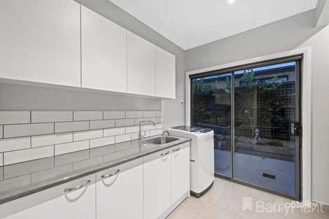 Property photo of 12 Hogan Court Drouin VIC 3818