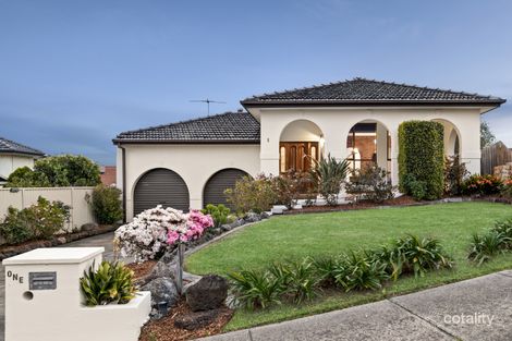 Property photo of 1 Naila Close Endeavour Hills VIC 3802