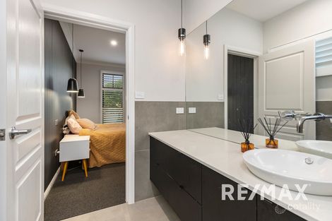 Property photo of 32 Wiveon Street Gobbagombalin NSW 2650