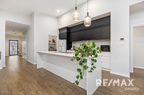 Property photo of 32 Wiveon Street Gobbagombalin NSW 2650