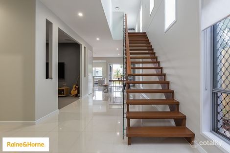 Property photo of 43 Mountjoy Terrace Wynnum QLD 4178