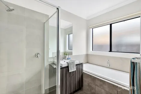 Property photo of 15 Abundant Drive Mount Duneed VIC 3217
