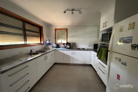 Property photo of 19 Sayre Crescent Boyne Island QLD 4680