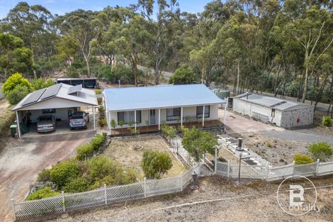 2 Mountain View St, Avoca, VIC 3467