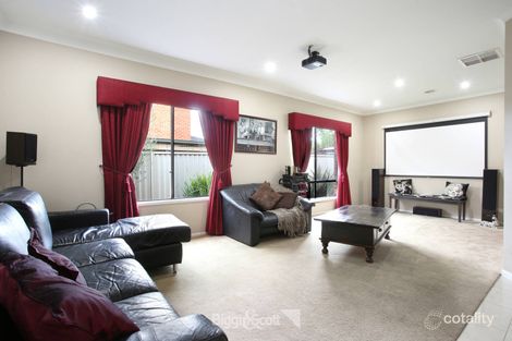 Property photo of 3 Otway Place Pakenham VIC 3810