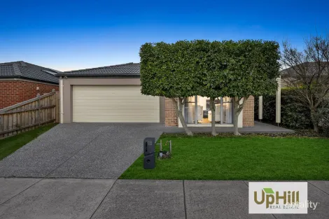 18 Naas Rd, Clyde North, VIC 3978