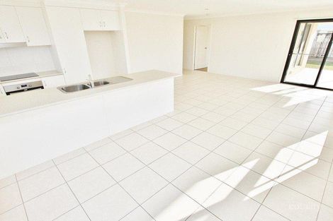 Property photo of 33 Benjamin Drive Gracemere QLD 4702