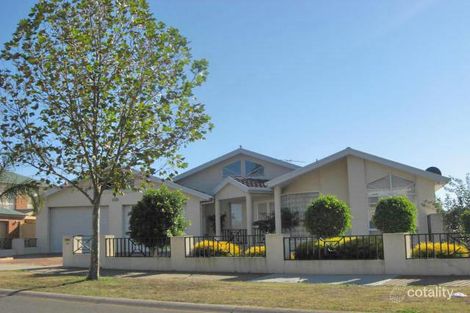 32 Mccubbin Dr, Taylors Lakes, VIC 3038