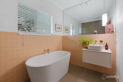 Property photo of 2 Albert Road Drouin VIC 3818