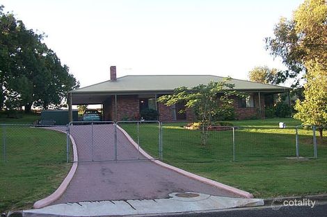 8 Banksia St, Redland Bay, QLD 4165