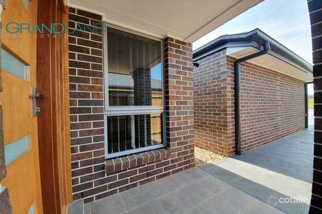 1/8 Donaldson Rd, Edmondson Park, NSW 2174
