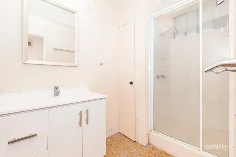 Property photo of 1/125 Clarence Road Indooroopilly QLD 4068