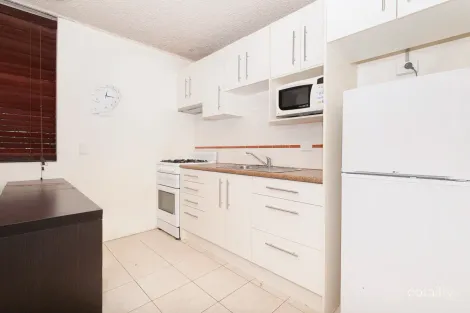 Property photo of 1/125 Clarence Road Indooroopilly QLD 4068