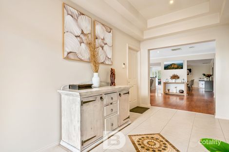 Property photo of 9 Nutfield Close Woodend VIC 3442