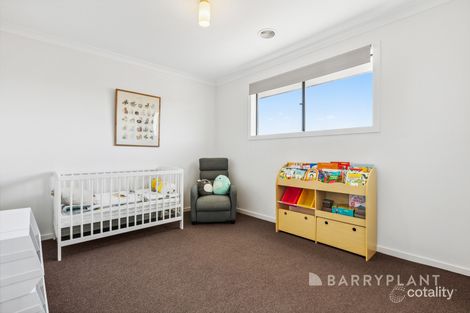 Property photo of 5 Mayday Drive Cranbourne West VIC 3977