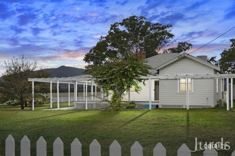 4 Hughes St, Broke, NSW 2330