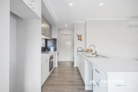 Property photo of 4 Catees Street Clyde North VIC 3978
