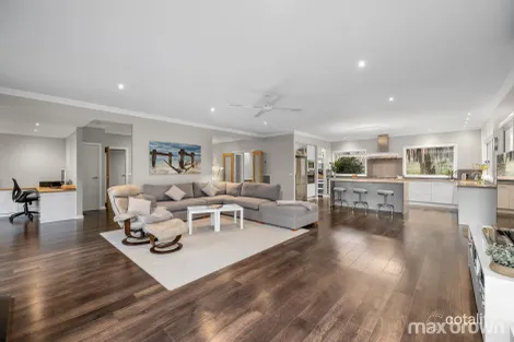 Property photo of 10 Moore Avenue Montrose VIC 3765