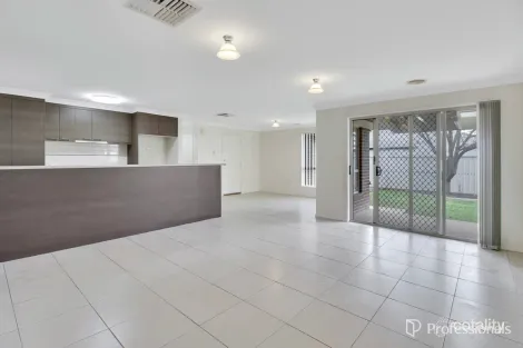 Property photo of 17 Dundale Crescent Estella NSW 2650
