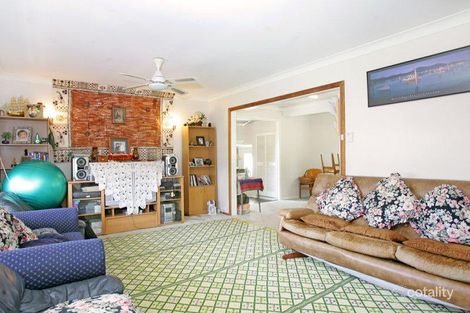 Property photo of 4 Shannon Parade Berkeley Vale NSW 2261