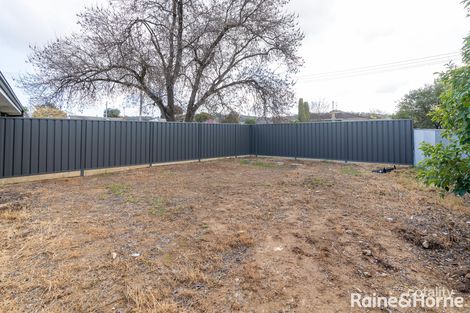 Property photo of 2/20 Tichborne Crescent Kooringal NSW 2650