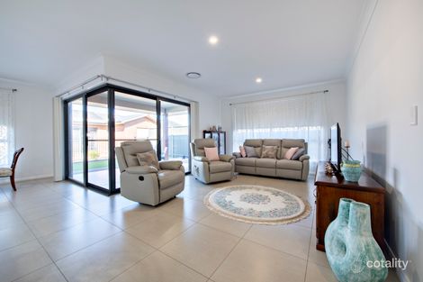 Property photo of 25 Fountain Circuit Dubbo NSW 2830