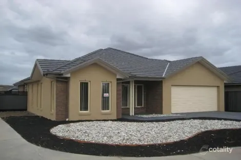 30 Grove Rd, Craigieburn, VIC 3064