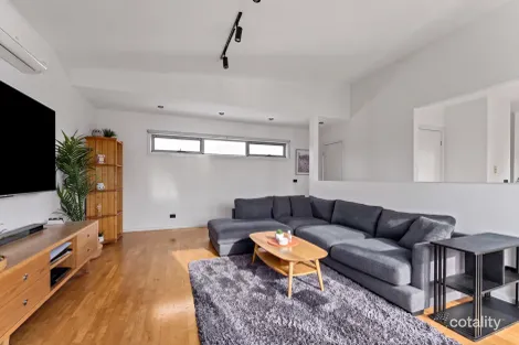 Property photo of 2/2A Lynch Road Brooklyn VIC 3012