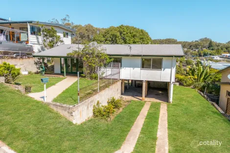 5 Warren St, West Gladstone, QLD 4680