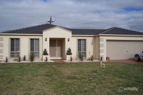 Property photo of 12 The Retreat Hampton Park VIC 3976