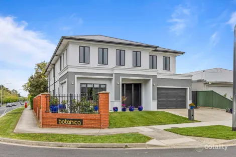 Property photo of 1 Scarlet Drive Lake Gardens VIC 3355