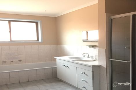 Property photo of 12 Nevern Court Mill Park VIC 3082