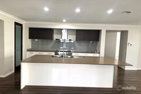 Property photo of 30 Bellhaven Circuit Clyde North VIC 3978