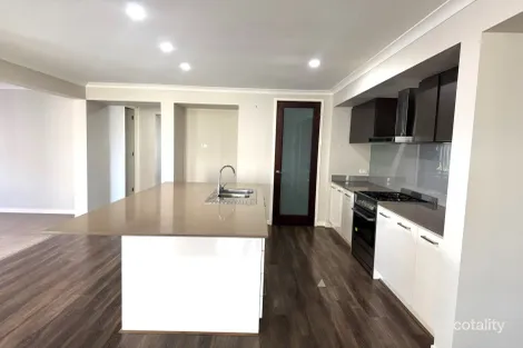 Property photo of 30 Bellhaven Circuit Clyde North VIC 3978