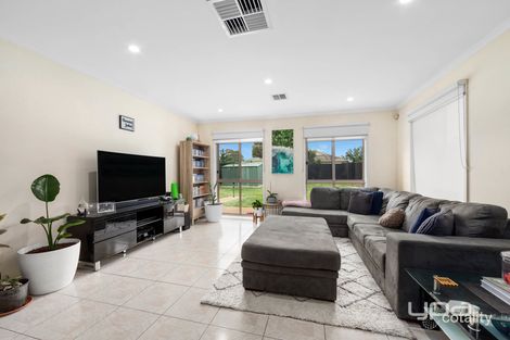 Property photo of 5 Doran Walk Delahey VIC 3037