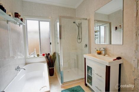Property photo of 2/17 Seacrest Avenue Seaford VIC 3198