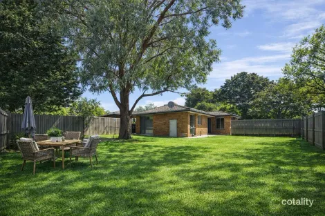 50 Collins Cres, Berwick, VIC 3806